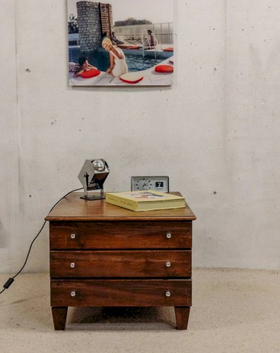 Olga, la commode basse en bois foncé N°292