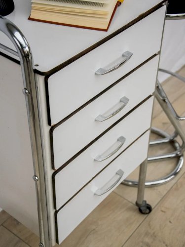 Olga, la commode chromée N°363