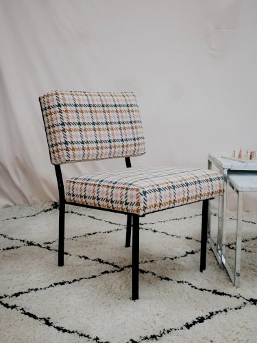 Olivia, la chauffeuse en métal N°82