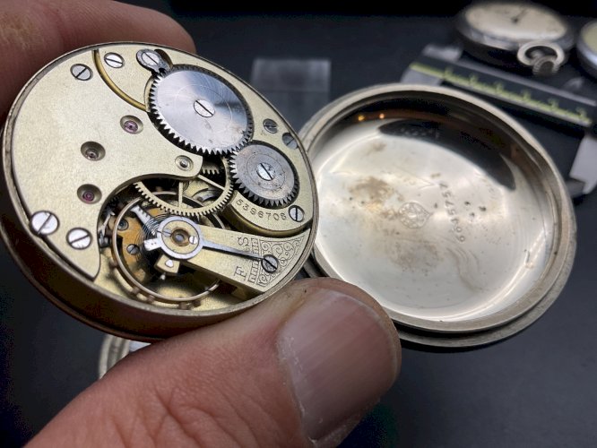 OMEGA montre gousset régulateur chemineaux suisse lunette vise .