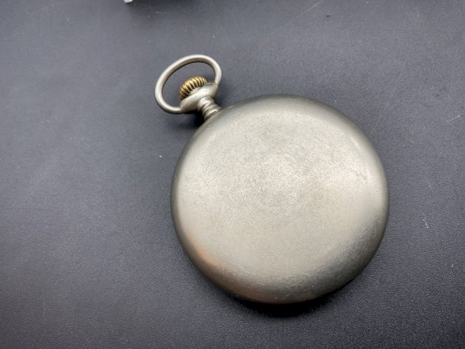 OMEGA montre gousset régulateur chemineaux suisse lunette vise .