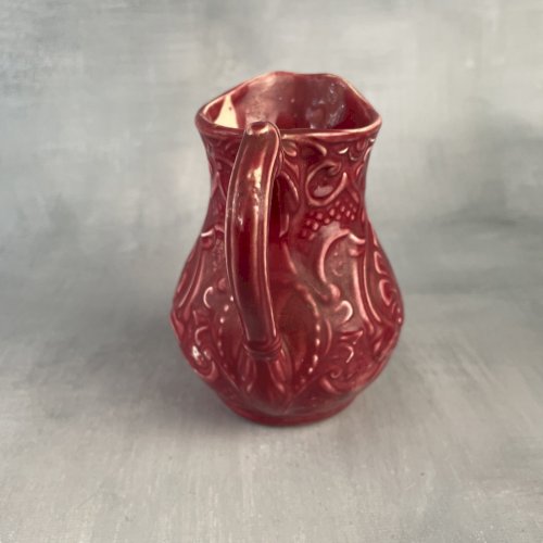 ONNAING pot à lait crémier faience barbotine rose décor relief Haut.~10.5cm