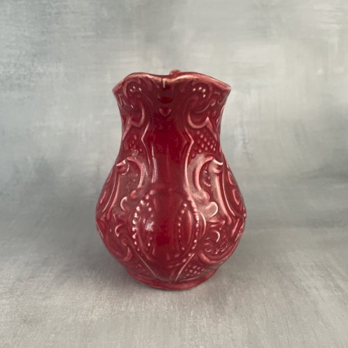 ONNAING pot à lait crémier faience barbotine rose décor relief Haut.~10.5cm