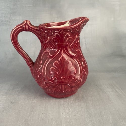 ONNAING pot à lait crémier faience barbotine rose décor relief Haut.~10.5cm