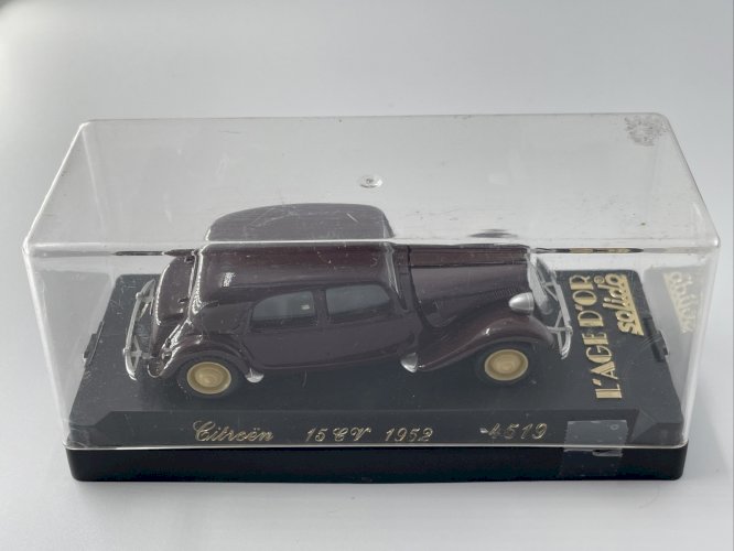  Citroën 15CV (1952) 1/43 Solido