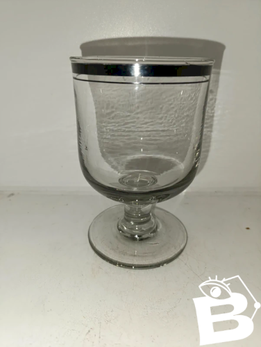 orginal vase/ verre à lisseret noir rosenthal? en bon etat
