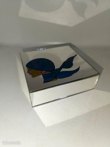 Orginale boite à bijoux en metal et miroir a decor de femme datant des annees 1970-1980 en bon etat (made in chiner)