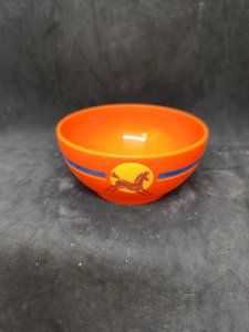 original ancien bol en plastique poulain couleur typique en bon etat