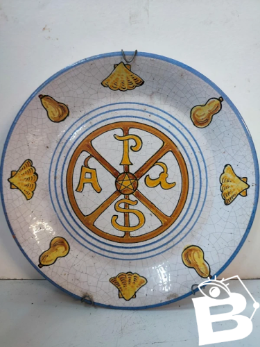 Original assiette peu courante debut 1900 à decor religieux ? en bon etat