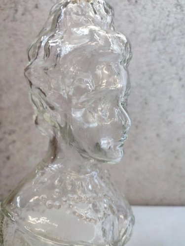 original bouteille en verre moulé debut 20eme siecle en forme de buste feminin en bon etat