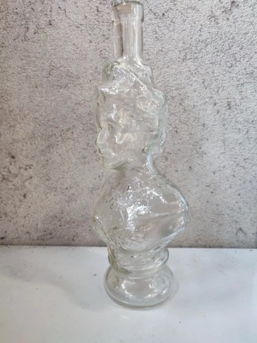 original bouteille en verre moulé debut 20eme siecle en forme de buste feminin en bon etat
