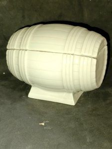 original porcelain set in the shape of barrels in good condition
