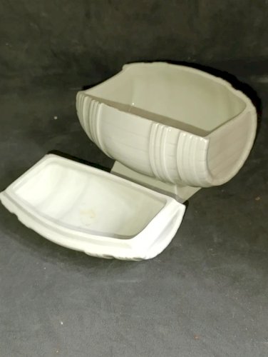 original coffret porcelaine en forme de tonneaux en bon etat