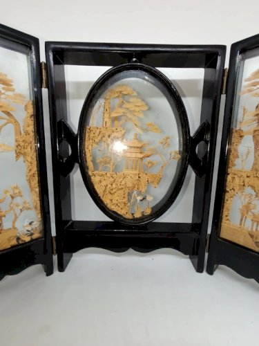 original diorama chinois en bois laque et decor liege en bon etat