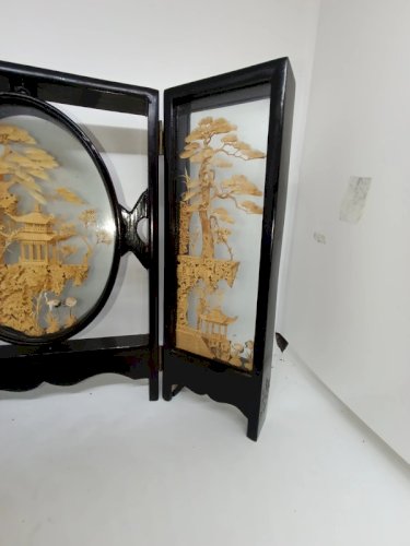 original diorama chinois en bois laque et decor liege en bon etat