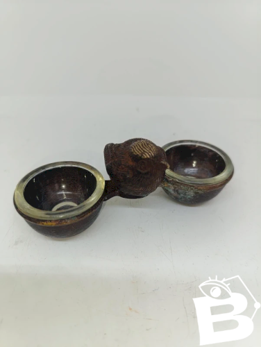 original et ancienne salière double en bronze  ou laiton à decor doiseau en bon etat