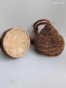 original musical instrument attributed to the Daba people in good condition