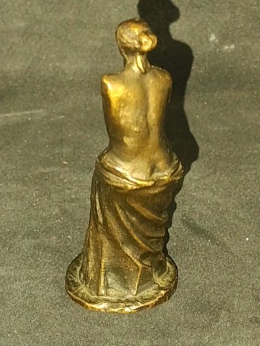 original mini sculpture en bronze repesentant la venus de milo en bon etat