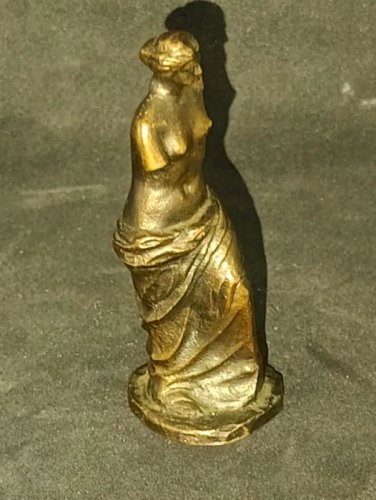 original mini sculpture en bronze repesentant la venus de milo en bon etat