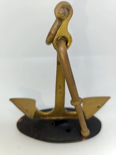 original petit ancre en laiton decoratif monte sur bois en bon etat