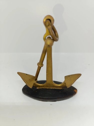 original petit ancre en laiton decoratif monte sur bois en bon etat