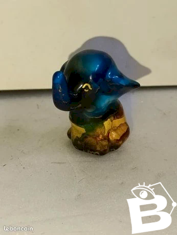 Original petit elephant peint emaille multicouleur en bon etat