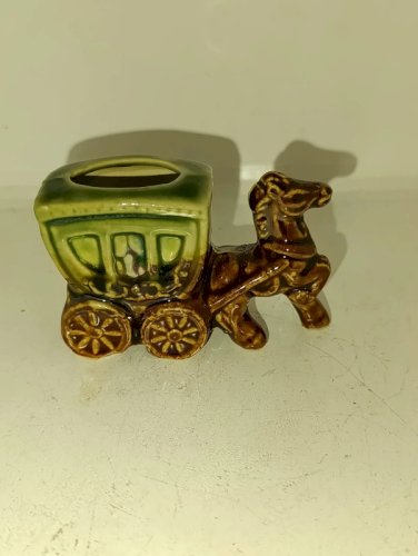 original petit pot a cure dent  ou autres decor chevaux et cariole en bon etat