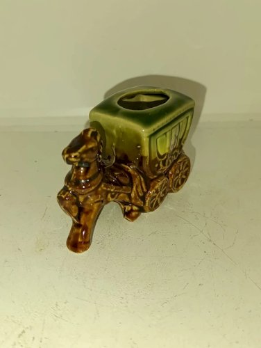 original petit pot a cure dent  ou autres decor chevaux et cariole en bon etat
