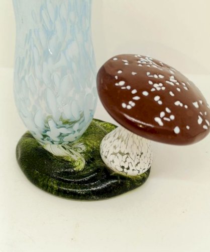Original petit sculpture en verre de murano? En forme champignon et fleur en bon etat (made in chiner)