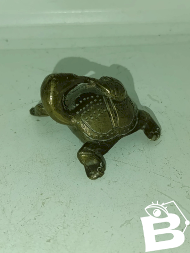 original petite sculpture en bronze ou laiton en forme de tortue  en bon etat