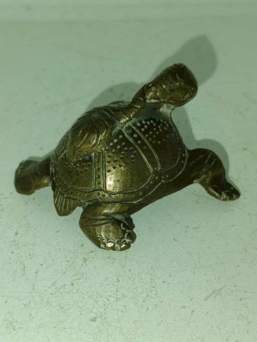 original petite sculpture en bronze ou laiton en forme de tortue  en bon etat