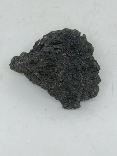 original pierre de lave avec une piece incruste dedans en bon etat