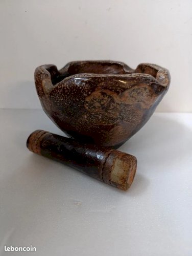 original pilon - mortier en ceramique signé jean claude monange en bon etat
