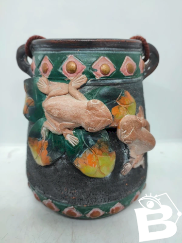 original pot a decor de grenouille typique amerique du sud en bon etat