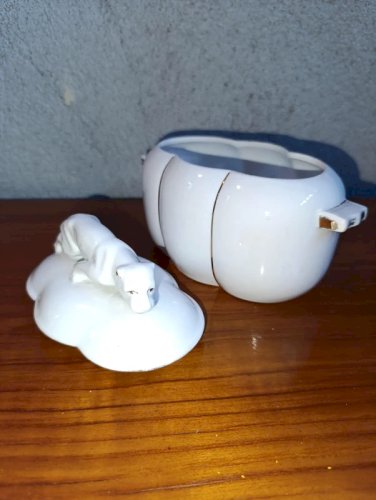 original pot couvert avec poignee en forme de lion dorigine russe? en bon etat