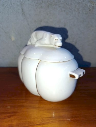 original pot couvert avec poignee en forme de lion dorigine russe? en bon etat