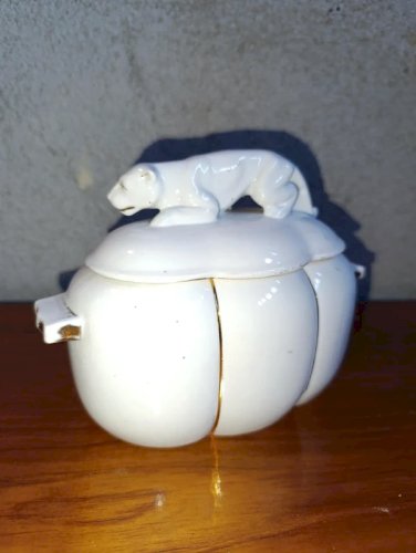 original pot couvert avec poignee en forme de lion dorigine russe? en bon etat