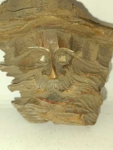original sculpture de visage sur bois en bon etat
