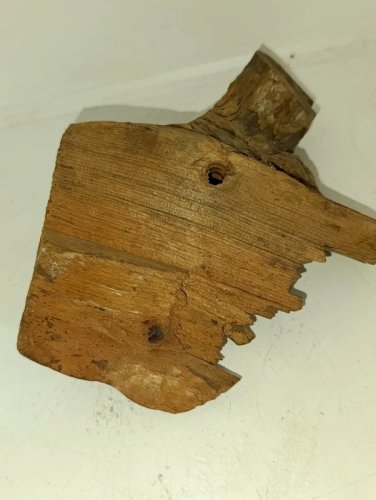 original sculpture de visage sur bois en bon etat