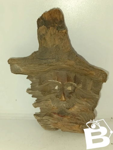 original sculpture de visage sur bois en bon etat