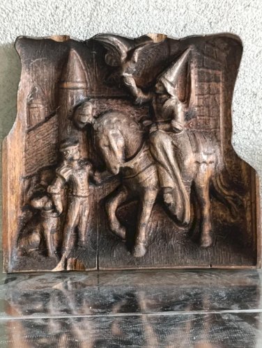 original sculpture en bois à decor medieval en bon etat
