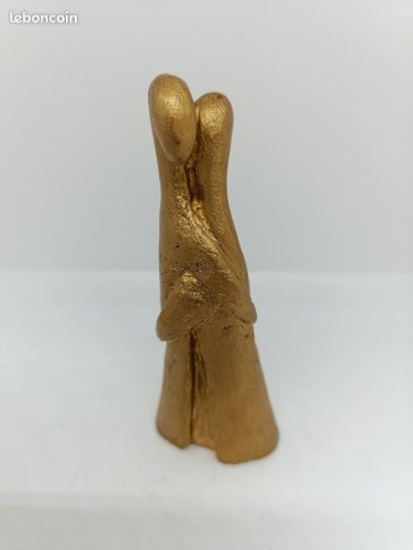Original sculpture en bronze brutalise personne se serrant dans les bras en bon etat (made in chiner)