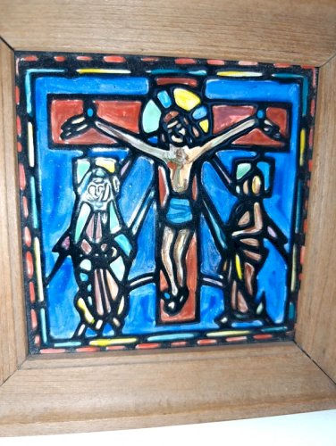 original tole peinte à decor de  crucifixion dans le gout de Georges rouault  en bon etat