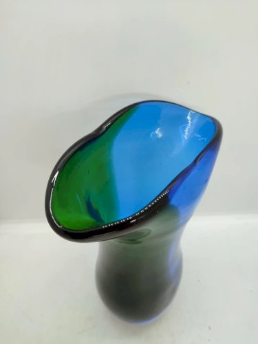 original vase bi couleur en verre de murano année 60-70 en bon etat