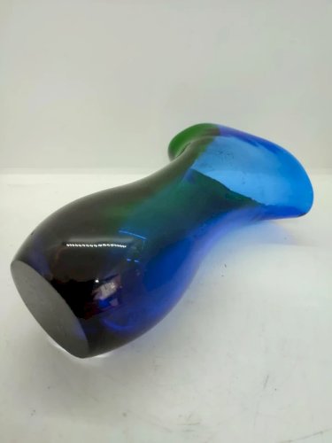 original vase bi couleur en verre de murano année 60-70 en bon etat