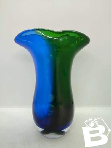 original vase bi couleur en verre de murano année 60-70 en bon etat