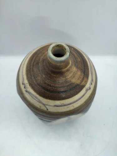 Original vase bouteille à decor floral sans doute dorigine asiatique en bon etat