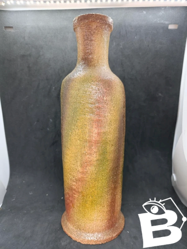 original vase bouteille en terre cuite à couleur multiple signé sous le pied et daté 1991