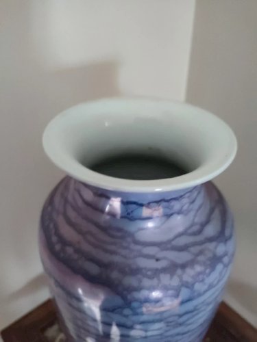 original vase chinois en porcelaine signé sous la base deuxieme partie du 20eme siecle en bon etat