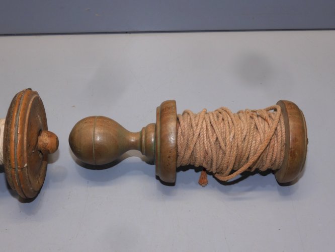 -OUTIL ANCIEN 2 CORDEAUX BOIS de JARDINIER Maçon ou AUTRE COLLECTION VITRINE   D